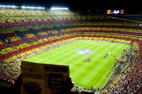 FIFA-王者归来！库里首秀献关键助攻，篮网主场陷入疯狂沸腾