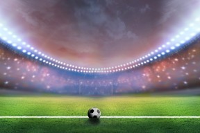 世界杯-C罗空降RNG主场，全场沸腾！